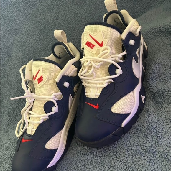 Nike Navy and Beige Athletic Shoes - Picture 4 of 5